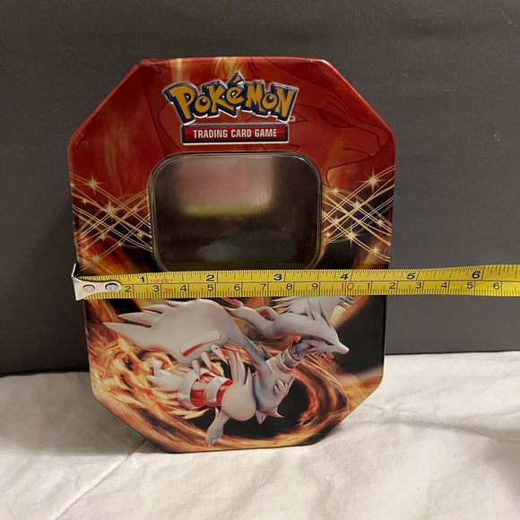 Pokémon TCG EX Tin - Black, White, Metallic Artwork - Picture 7 of 9